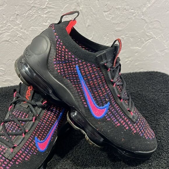 🔥🔥 NIKE Air Vapormax FLYKNIT 2021 Black/Pink/Blue Women Sz 8.5 - PERFECT - Picture 3 of 12